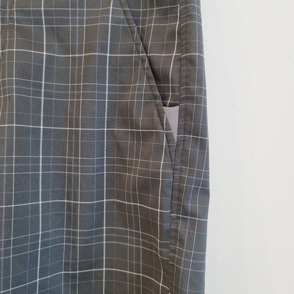 💕 Fila Sport Golf Black & Gray Plaid Shorts Men's Size 32 - Picture 3 of 11